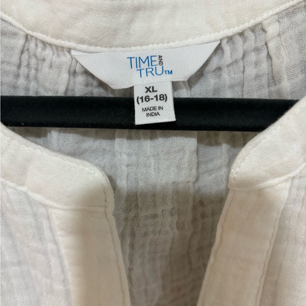 Time and Tru Cream Sleeveless Blouse - Picture 2 of 3